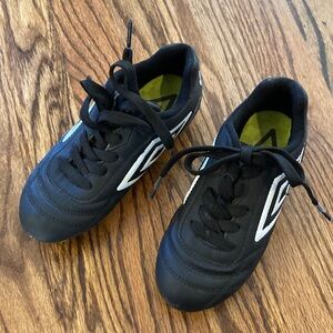 Umbro youth soccer shoes size 11 black with laces
